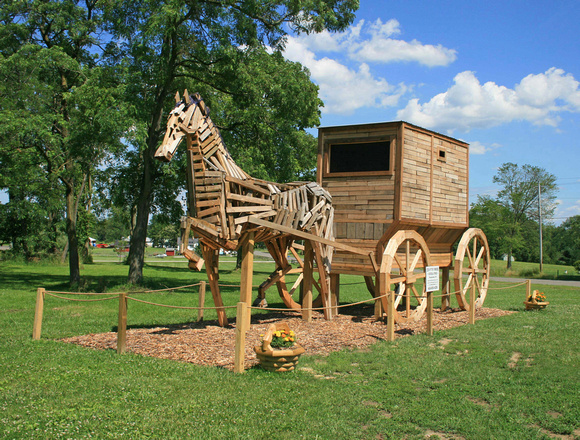 World's Biggest Horse and Wagon-Mespotamia,Ohio